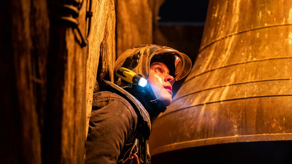 lampe torche tactique utilisée dans le film NOTRE-dame Brûle